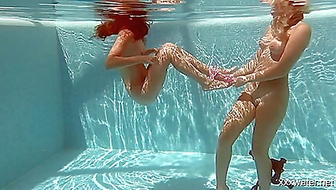 Big booty blonde and her sexy hole