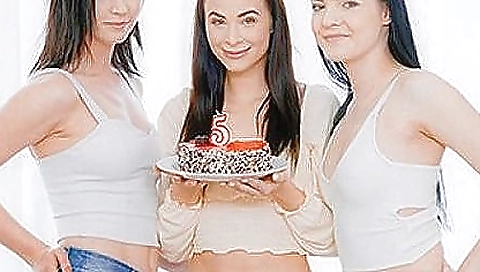 Mature woman alin superbemodels her friend / glancedo's laela candie