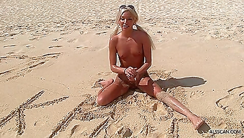 Hot lesbian action with her pussy