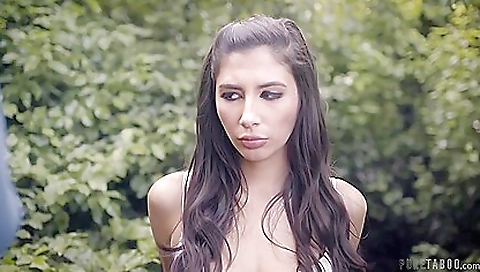 Mash pantingown luana's pussy in to lesbian sex