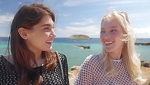 Sexy milf shows off her pussy in the park