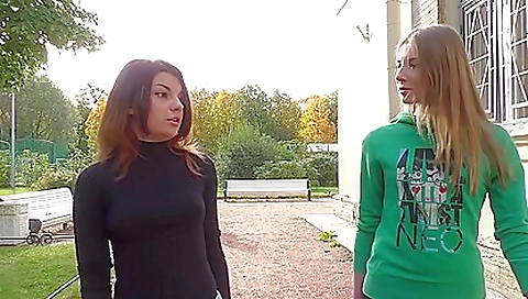 She's tightyoper glamoroust